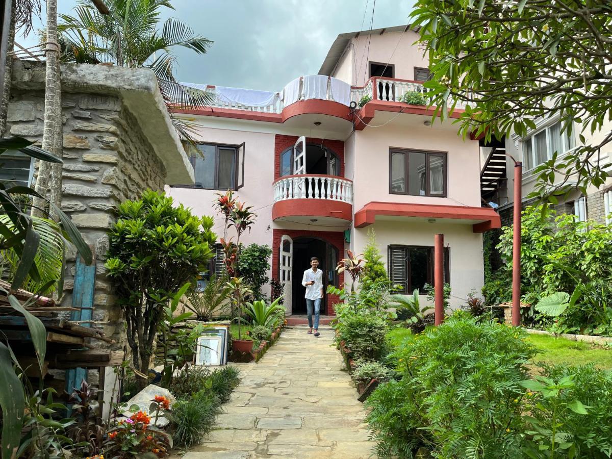 Nepali Cottage Guest House Покхара Екстер'єр фото