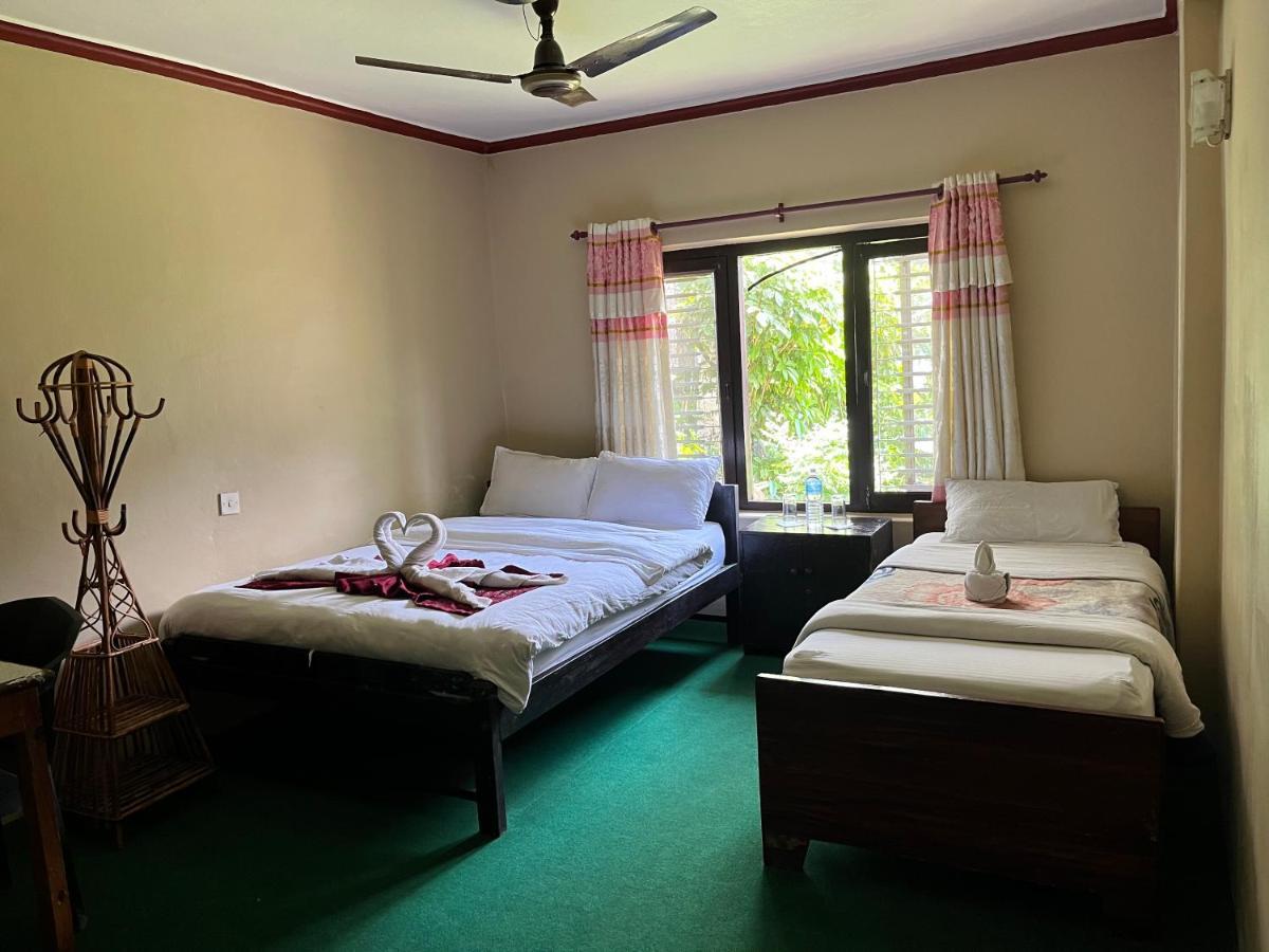 Nepali Cottage Guest House Покхара Екстер'єр фото